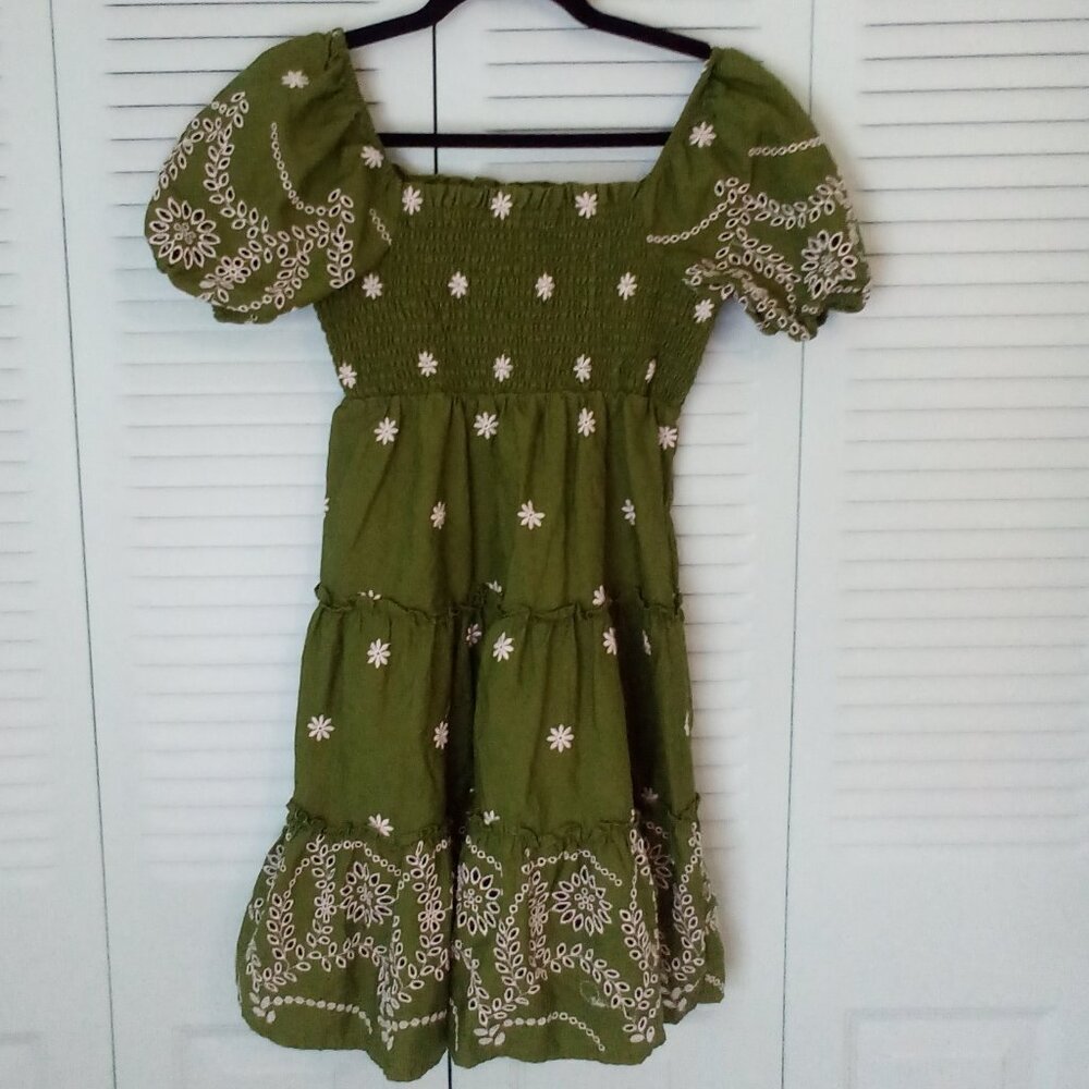 CROWN & IVY KIDS 100% COTTON GREEN WHITE EMBROIDERED EYELET LACE TIERED SMOCKED